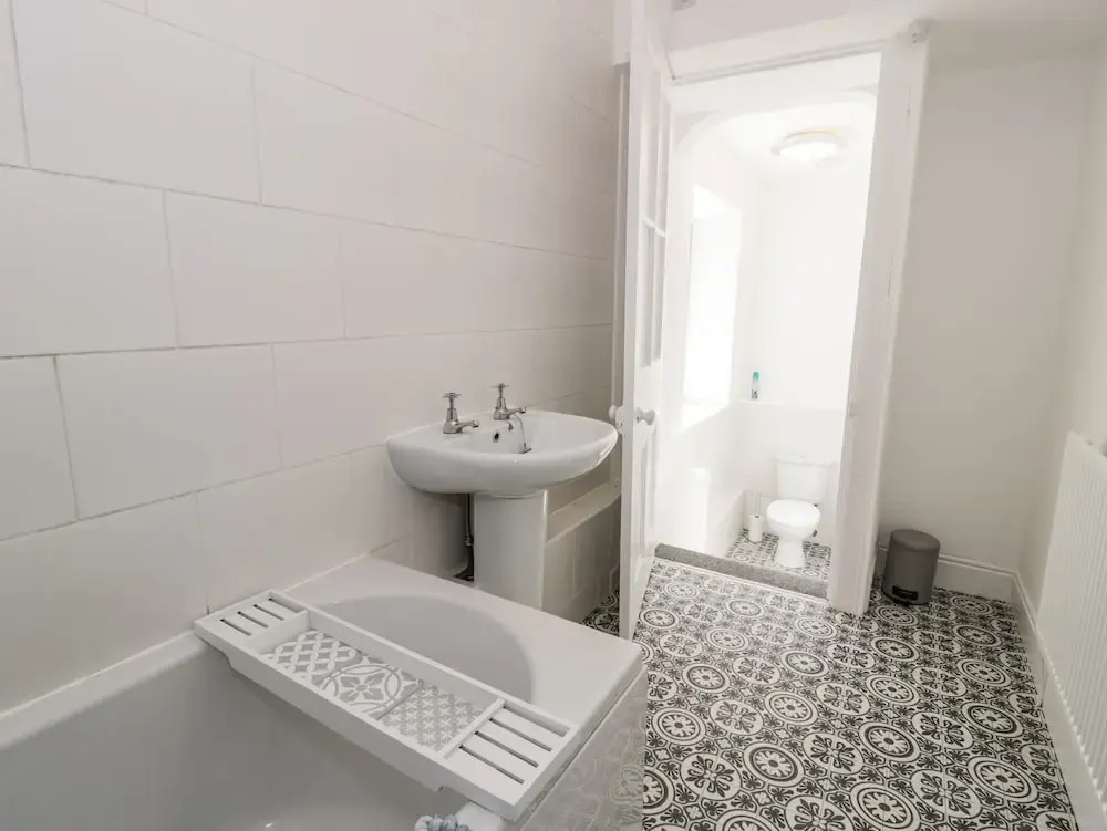 4A Victoria Place