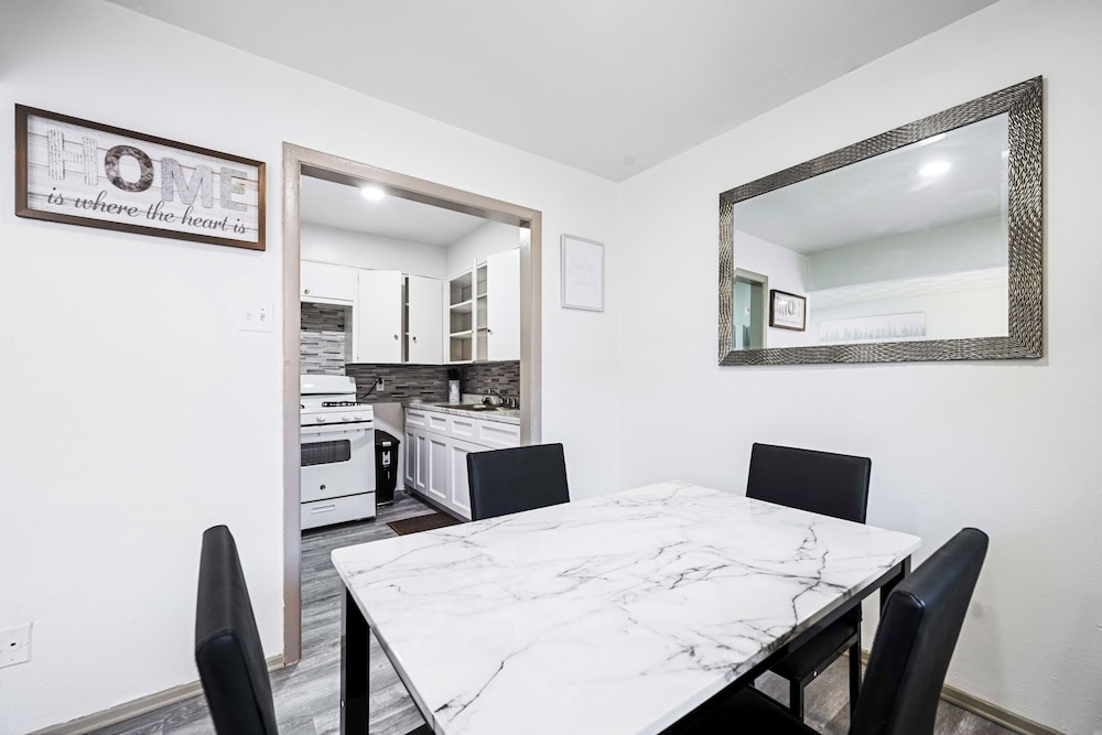 Leandro Apartments