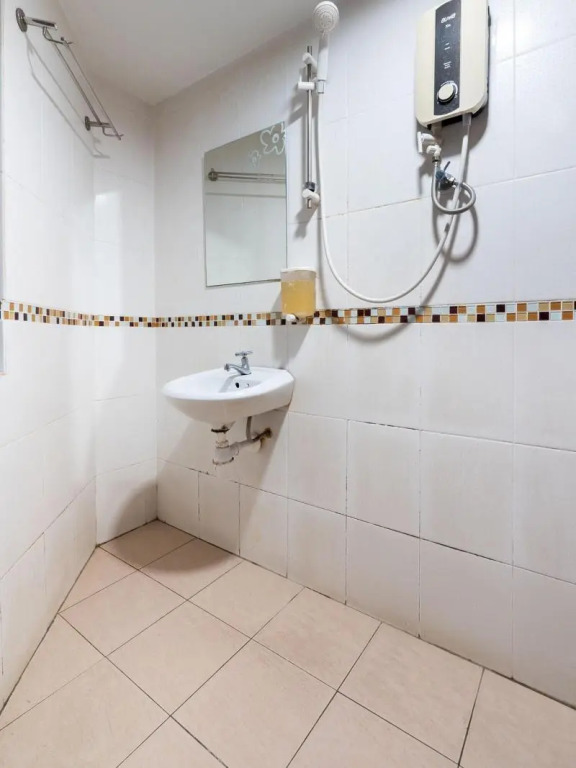 OYO 89717 Budget Star Hotel