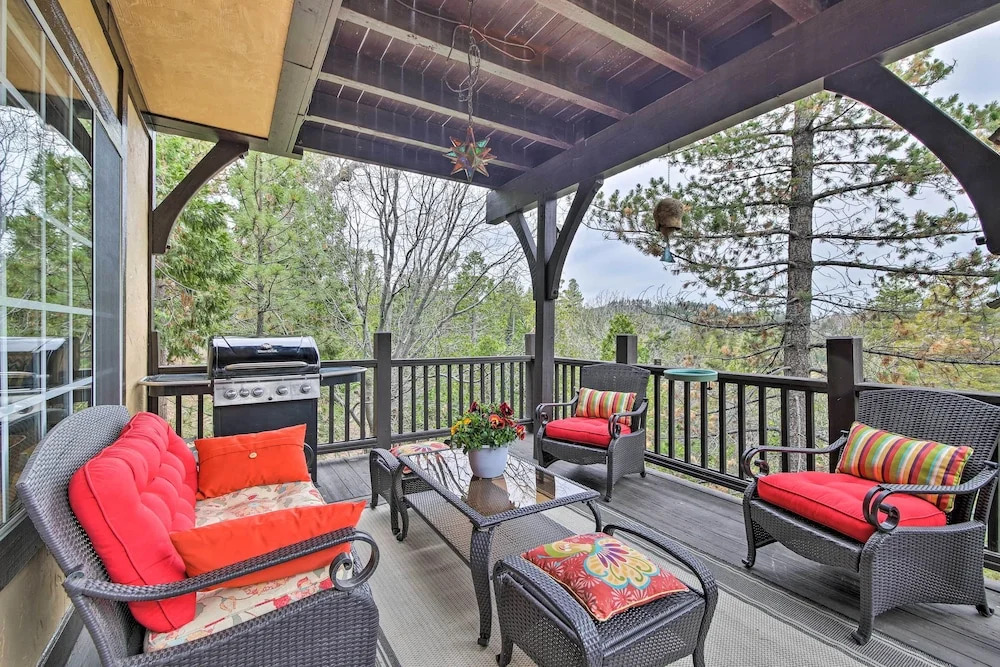 Luxe Lake Arrowhead Home w/ Deck, 3 Mi to Village