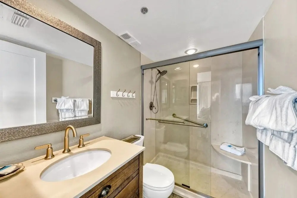 One Seagrove Place Unit 1004 2 Bedroom Condo by Redawning