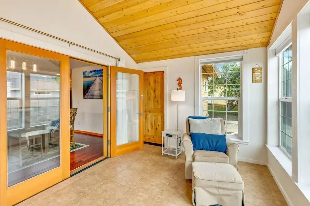 Cobblestone Cottage in Ocean Shores