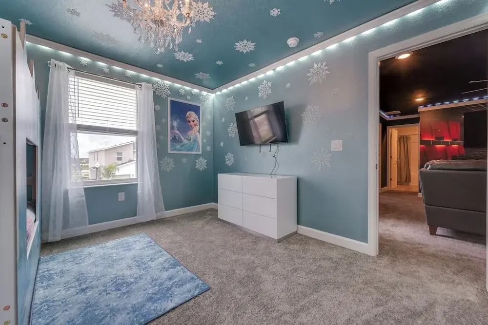 9 Bedroom Family Friendly Retreat - Private Pool
