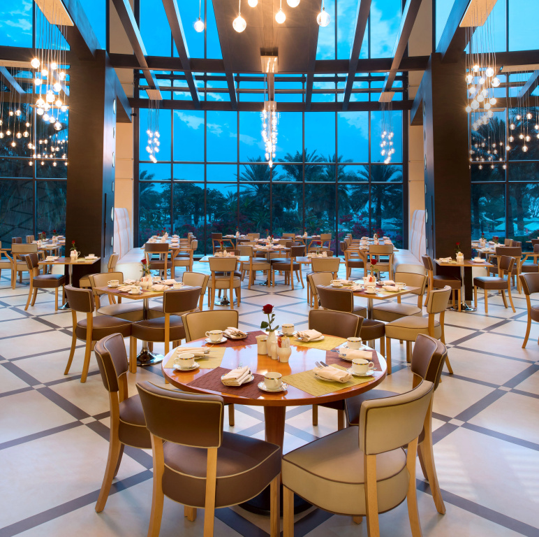 Курортный отель Le Meridien Al Aqah Beach Resort
