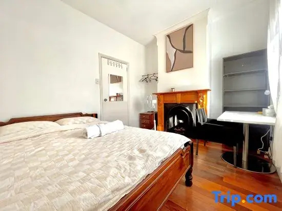 Spacious 4-Bedroom Family Home - Close to Airport & City