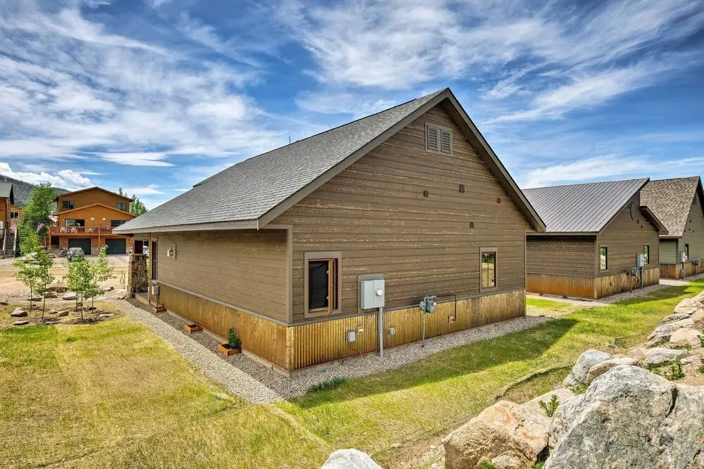 Dog-friendly Cabin in the Heart of Grand Lake!
