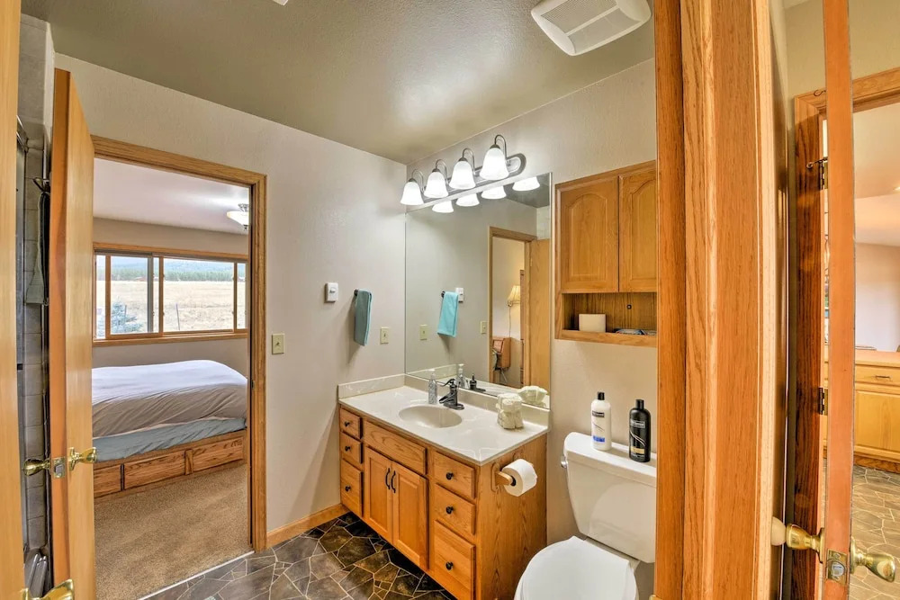 Buena Vista Retreat: 7 Acres & Panoramic Views