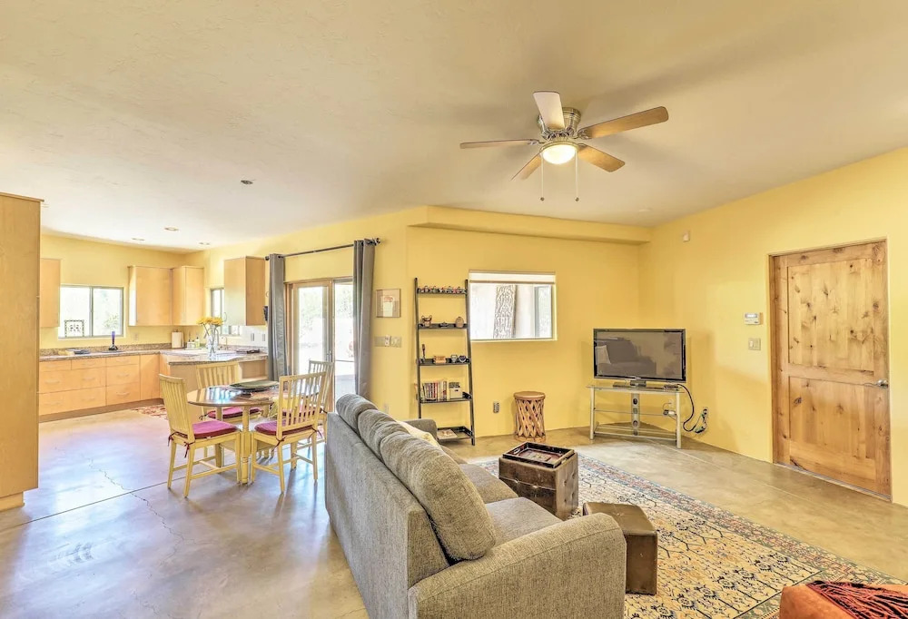 Tucson Home w/ Patio - Near Outdoor Adventure