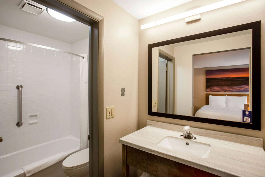 Days Inn by Wyndham Marquette