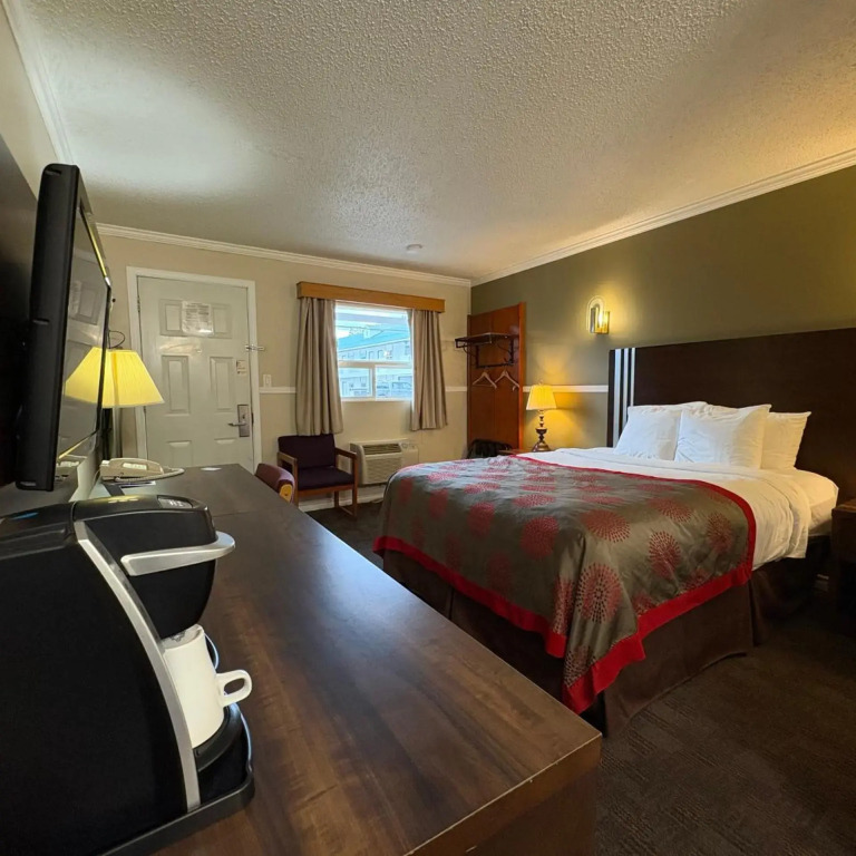 Grand Forks Inn