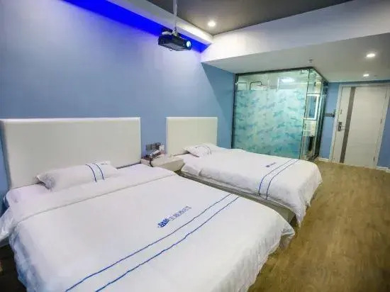 Blue Whale Hotel