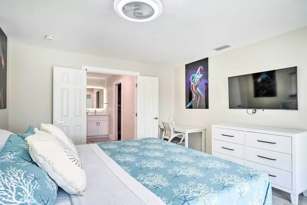 Outdoor Entertainment Oasis: Cape Coral Home