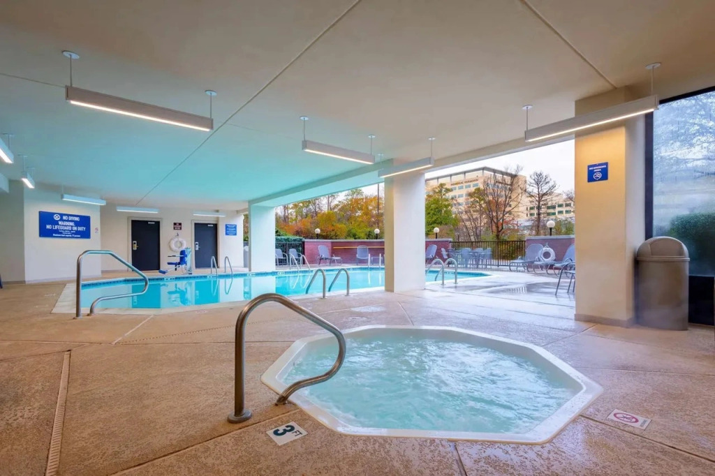 Heritage Inn & Suites The Woodlands, Trademark by Wyndham