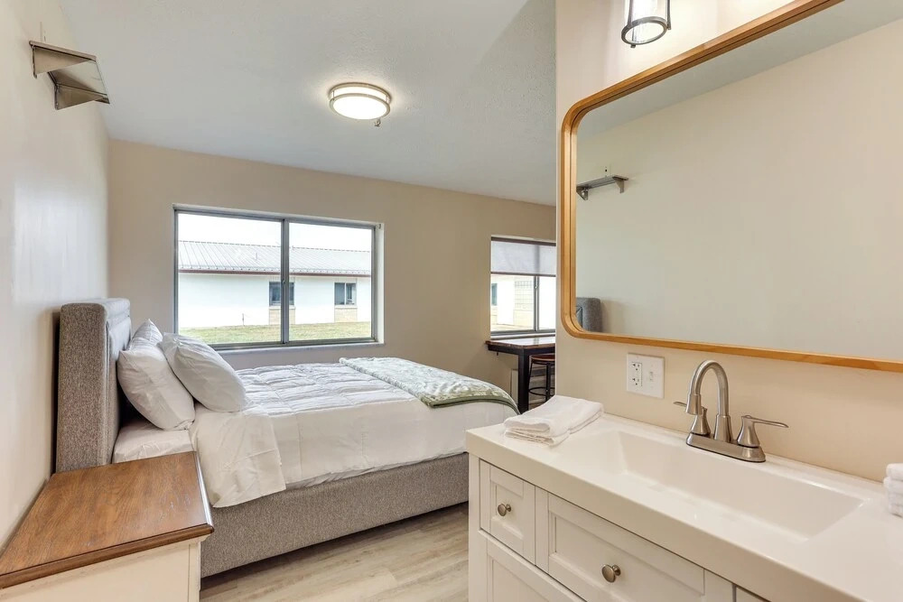 Walk to Ocu, Golf: Updated Oakland City Studio!