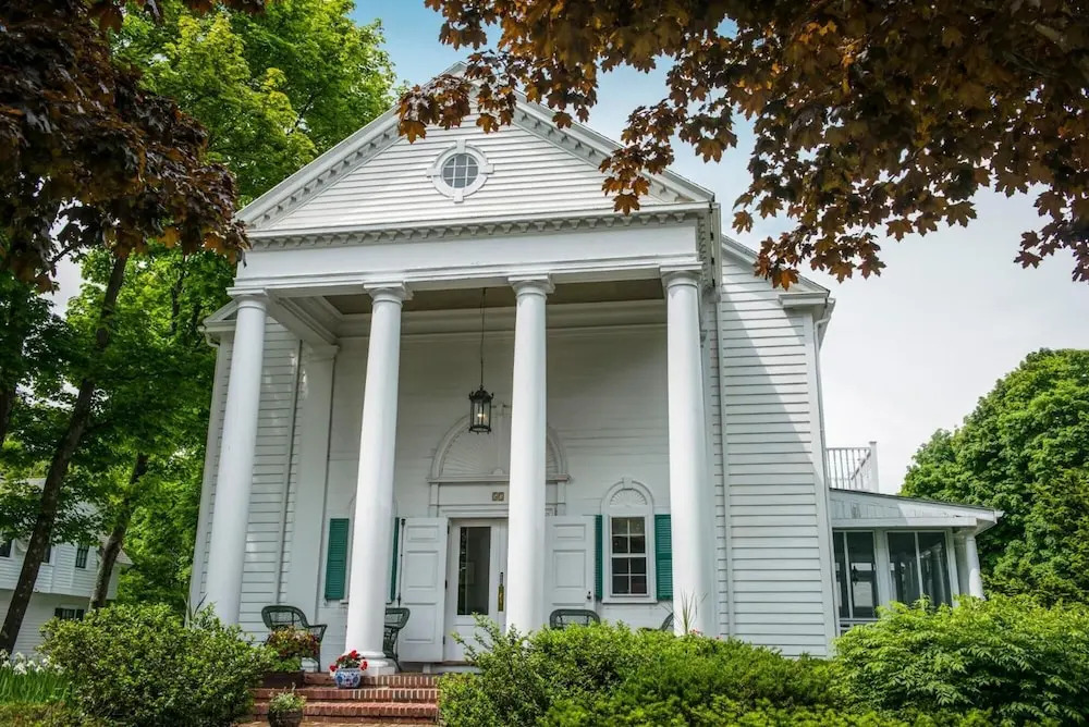 Annes White Columns Inn