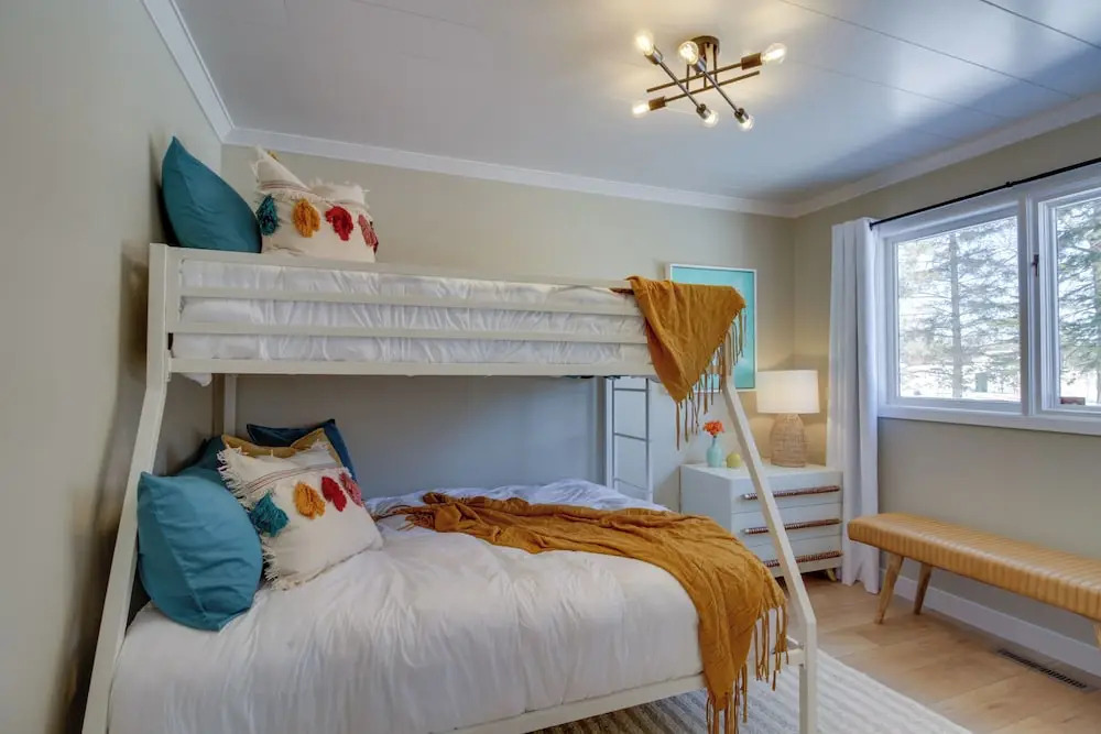 Home Rental on Detroit Lake: Dock, Game Room