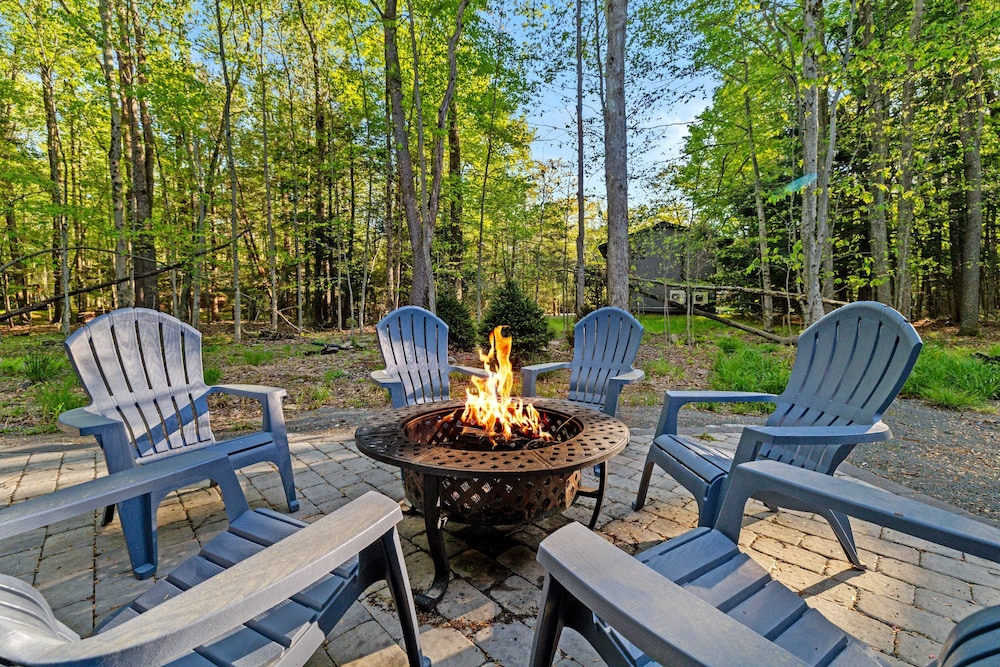 Near Jfbb for Skiing With Hot Tub and Fire Pit
