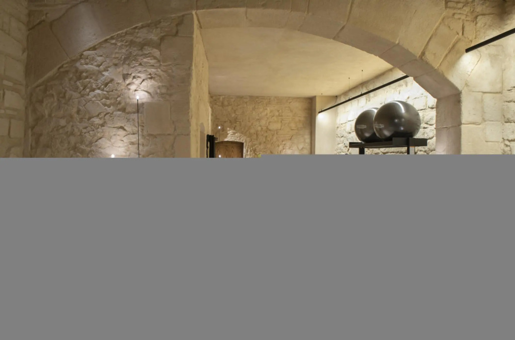 High standing apartments in El Gótico with 3 bedrooms and 2 bathrooms, all of them en suite.