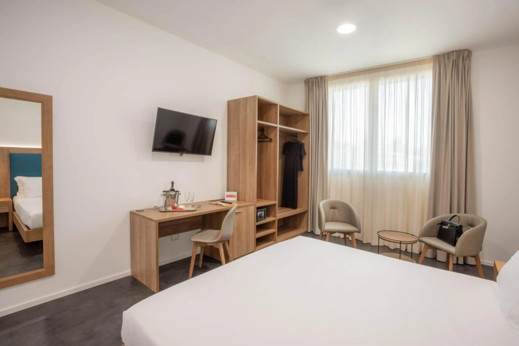 V Hotel