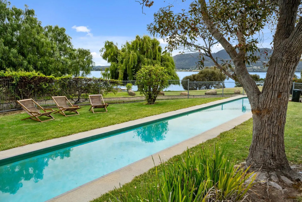 Riverfront Motel & Villas