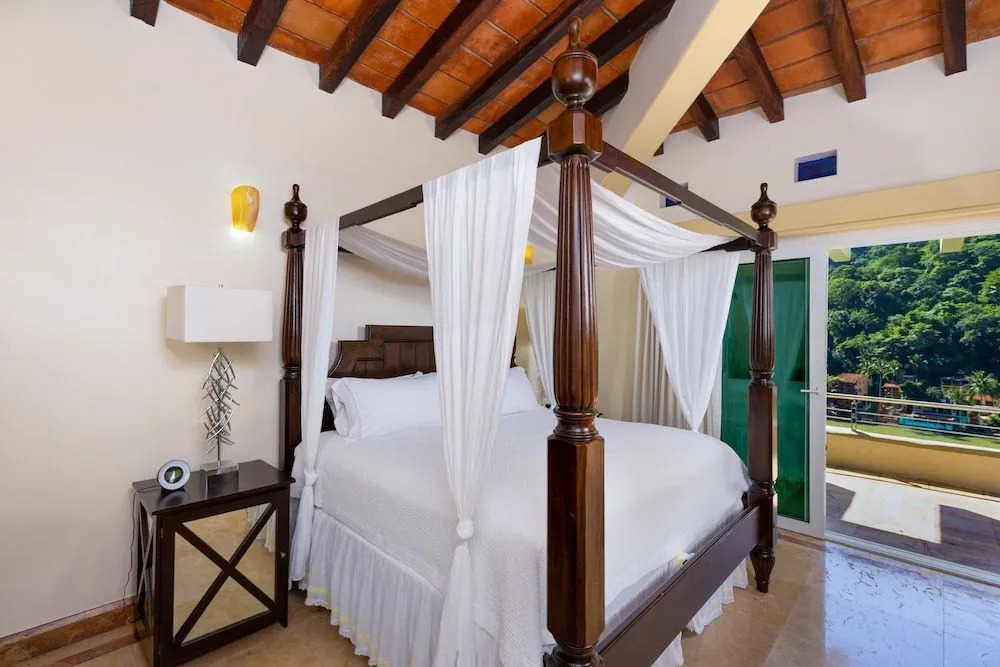 Elegant Suite With Beach View