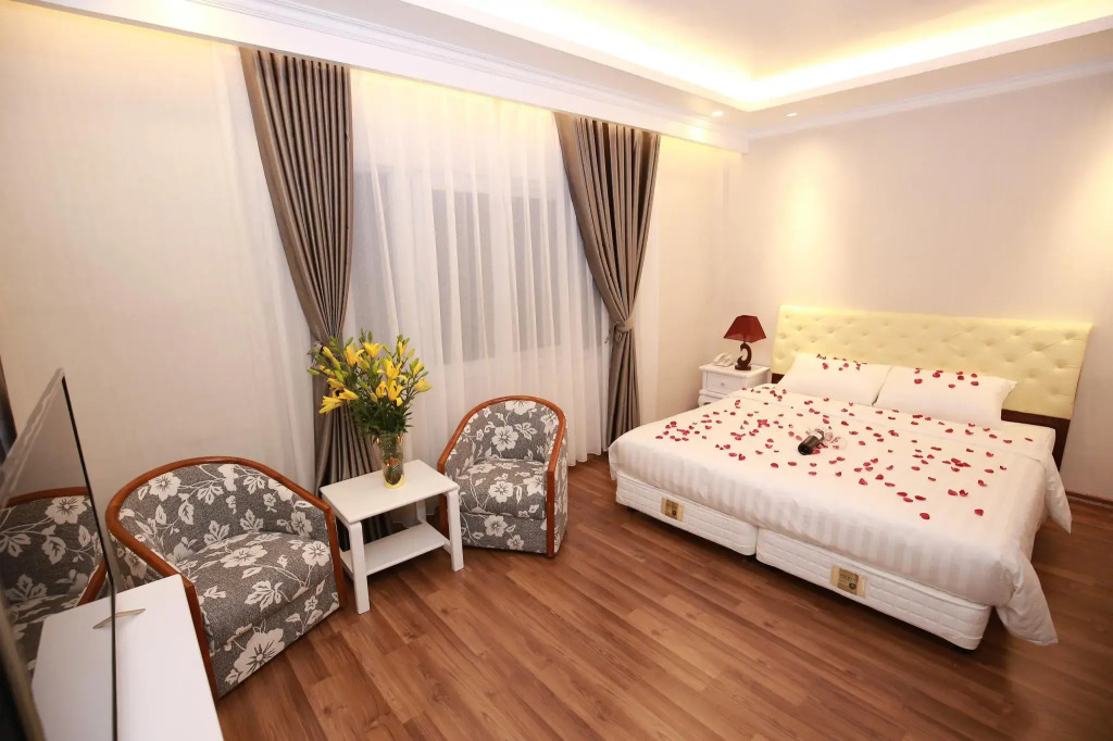 Little Hanoi Deluxe Hotel