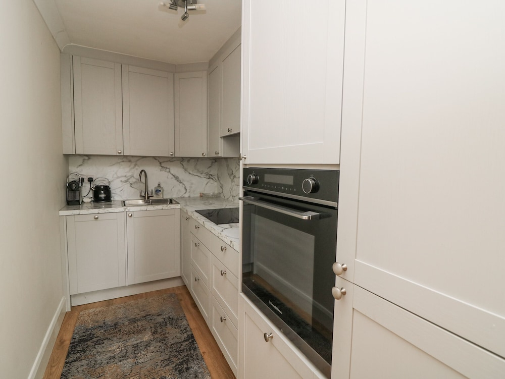 7 Belfort Court
