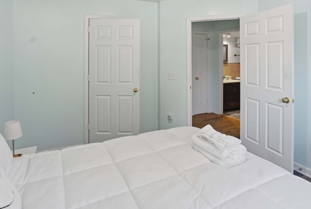 3br Savannah Home Sleeps 5 Near Historic District 3 Bedroom Home