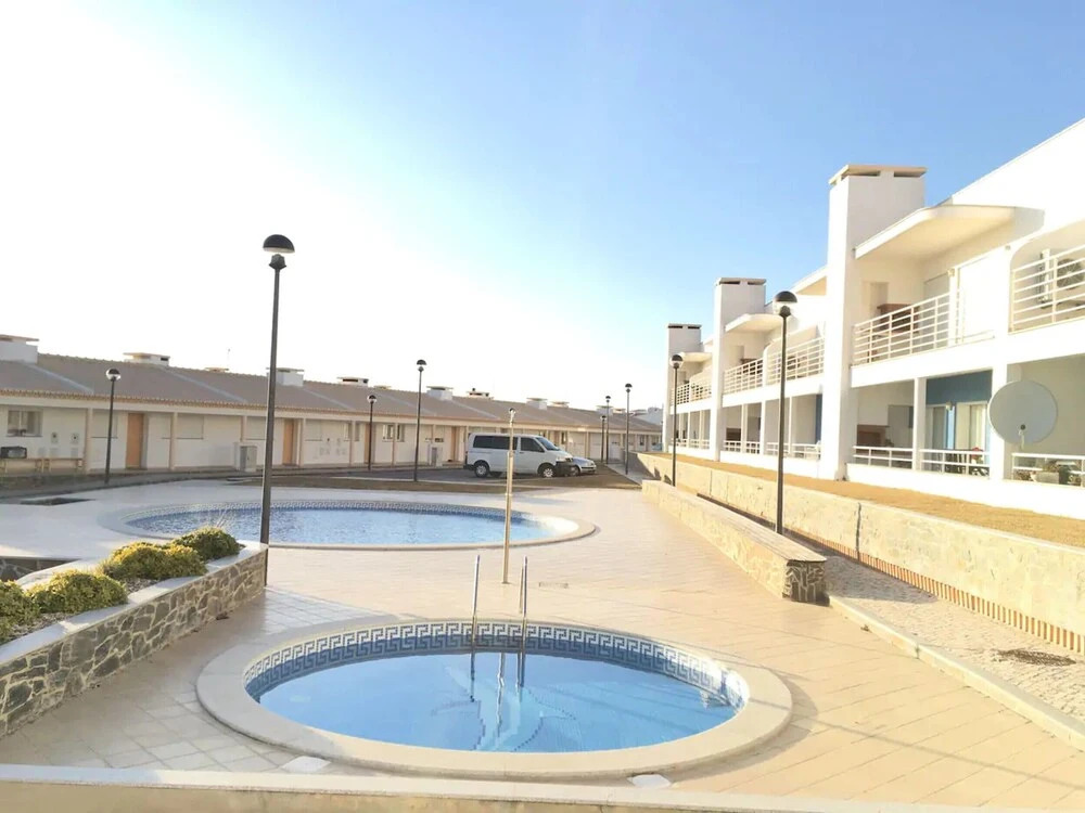 Apartamento Junto à Praia na Arrifana, by Izibookings