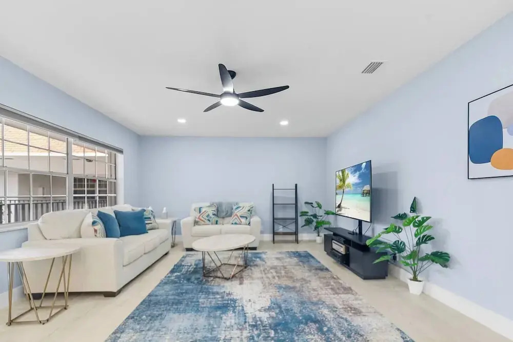 Las Olas & Beachside getaway with pool
