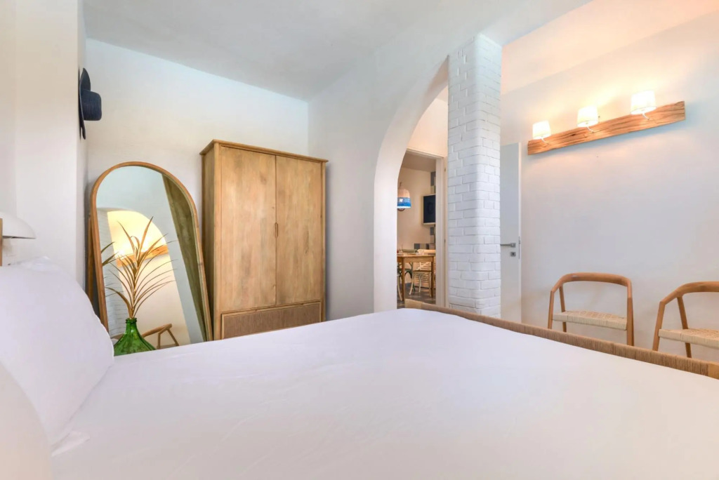 Enjoy a fantastic view from your private pool in the centre of Capoliveri-Tramonto Stella