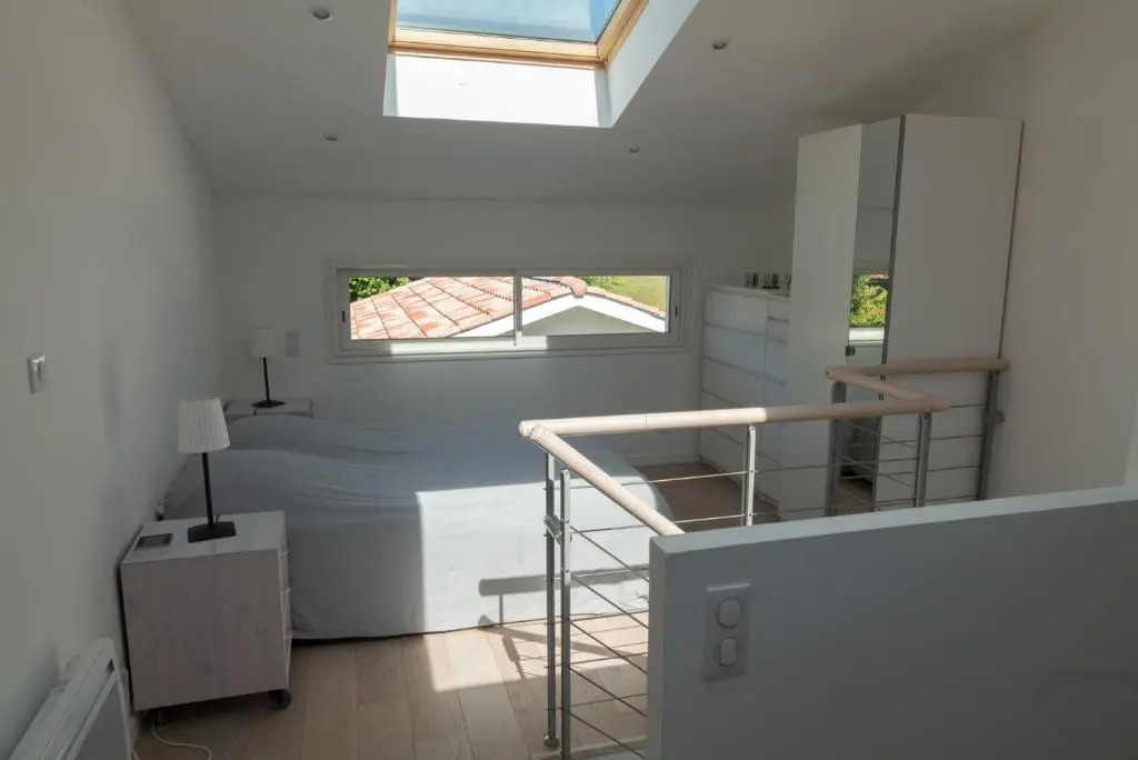 Plaisant villa with pool, close to the beach
