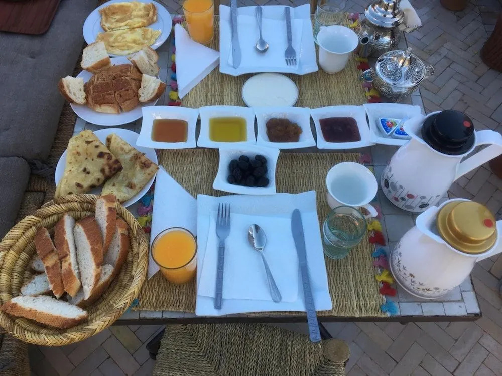 Riad Laly Tourisme Eclairé Le bijou de la medina