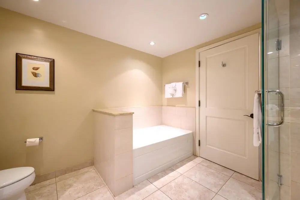 K B M Resorts- Hkh-238 Large 1bdrm, Upgraded, Private Balcony, Easy Pool and Beach Access!