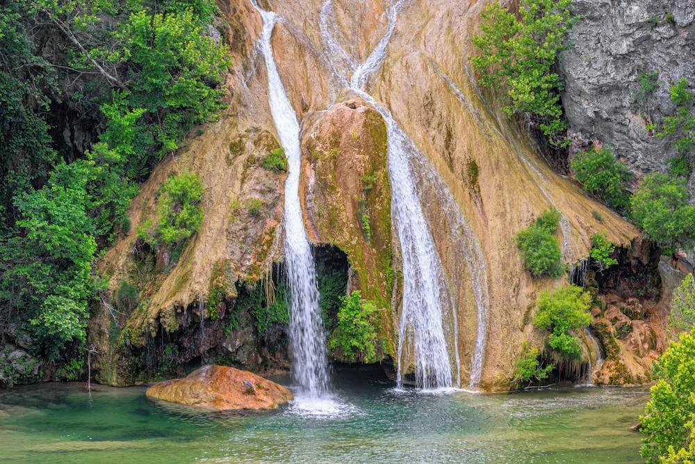 'cedar Falls Cabin 5': 1/2 Mile to Turner Falls