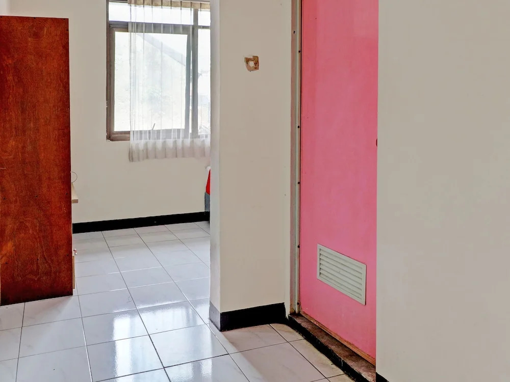 OYO Life 92685 Kost Arimbi