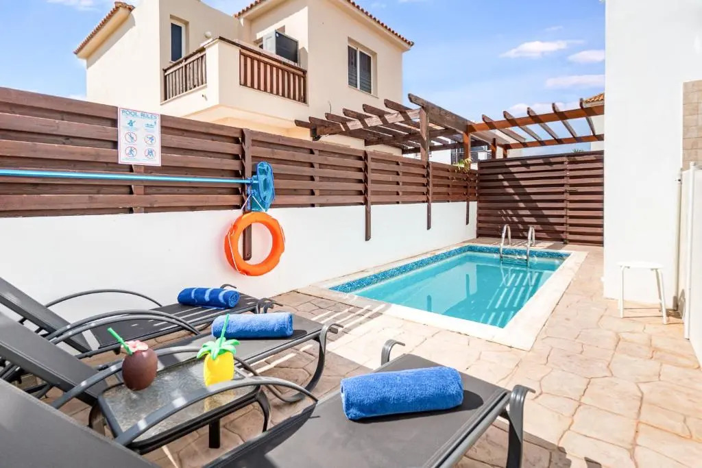 Villa Rosedale by Ezoria Villas