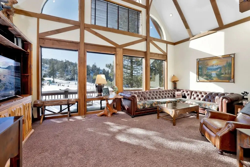 1842-black Diamond Chalet 6 Bedroom Home by RedAwning