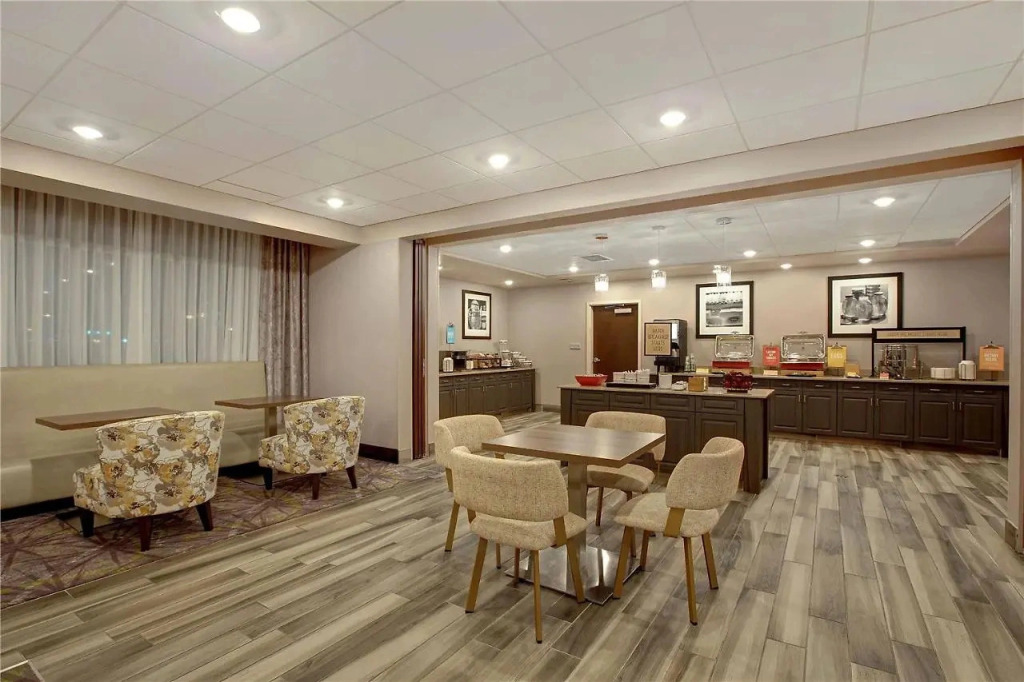 Ramada by Wyndham St Paul AB