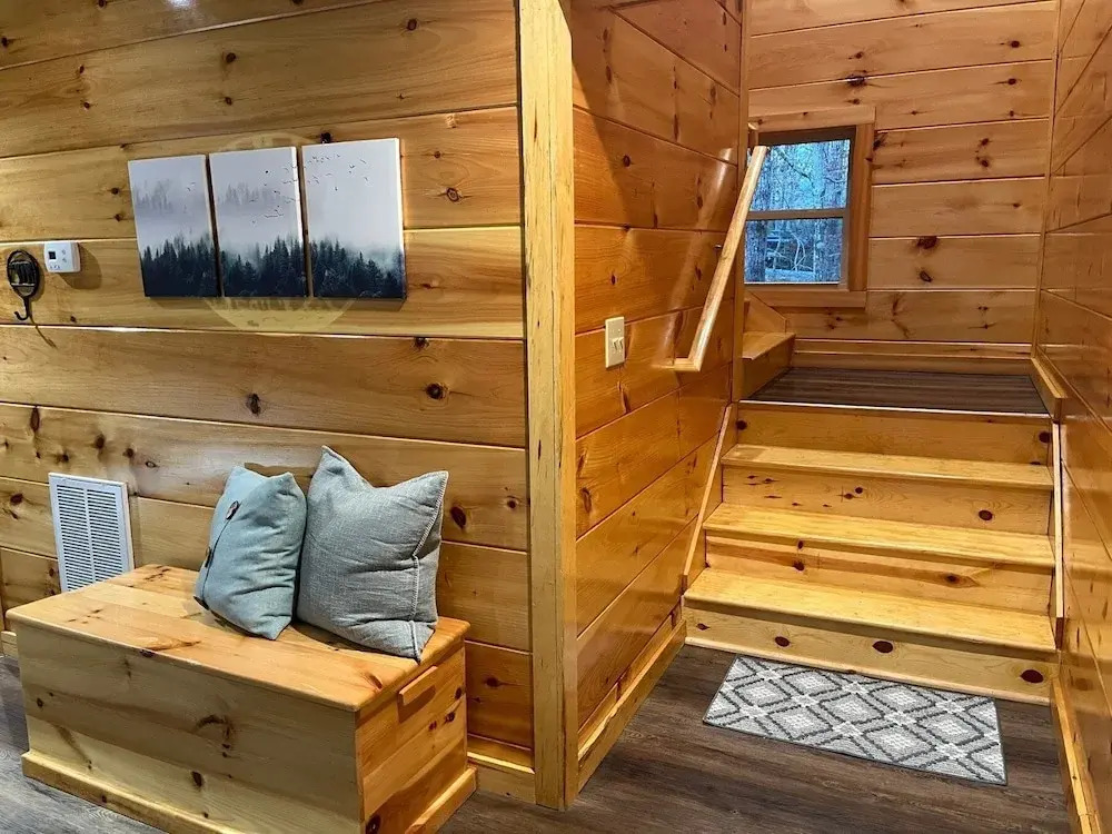 Bear Hug Hideaway 2 Bedroom Cabin