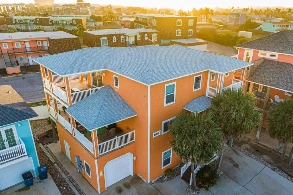11 Bed Home W/ Pool & Hot tub Steps To Beach Sleeps 16