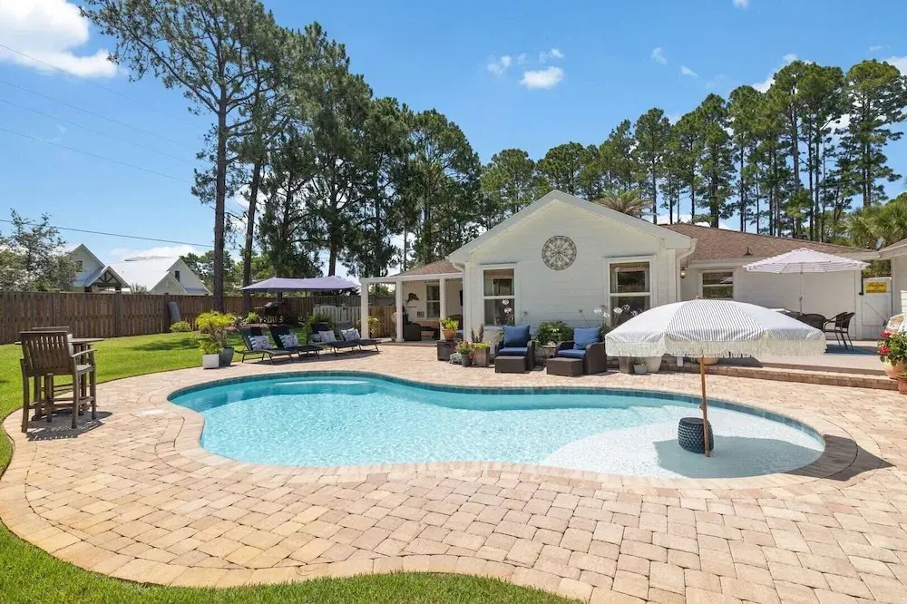 Private Backyard Oasis With Heated Pool, 4 BR, Bikes & Pond