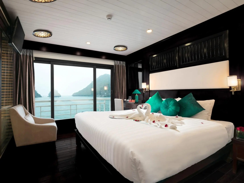 Alisa Cruise Halong
