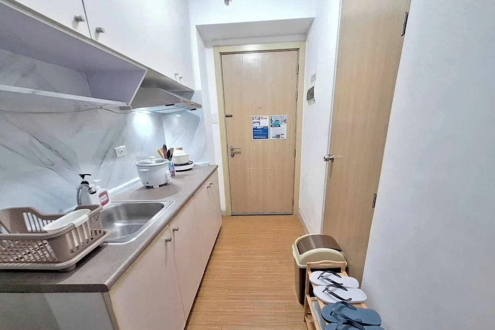 Homey 1BR With Balcony City View in Grace Res