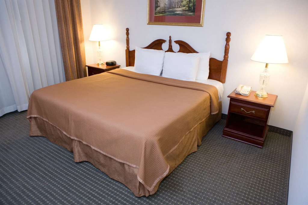 Host Inn an All Suites Hotel