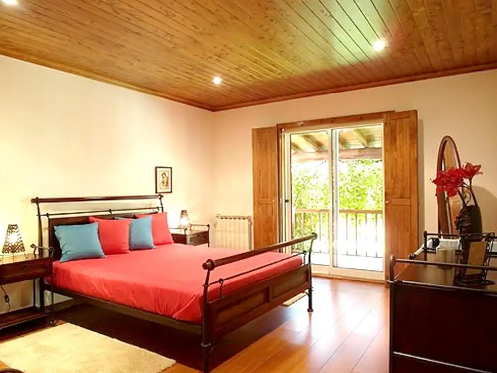Elegant Villa with Panoramic Views in Caniçada