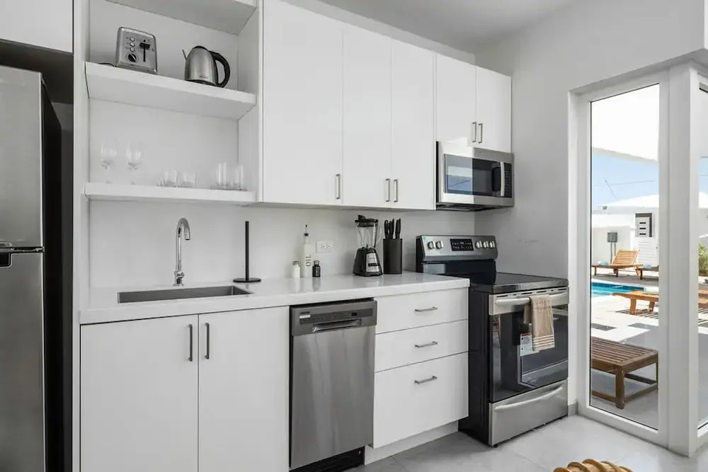 3BR 3BA Newly Built w Private Pool 5 min 2 Beach