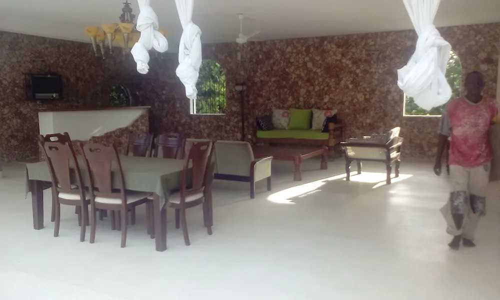 Villa Volandrella - in front of Watamu Beach