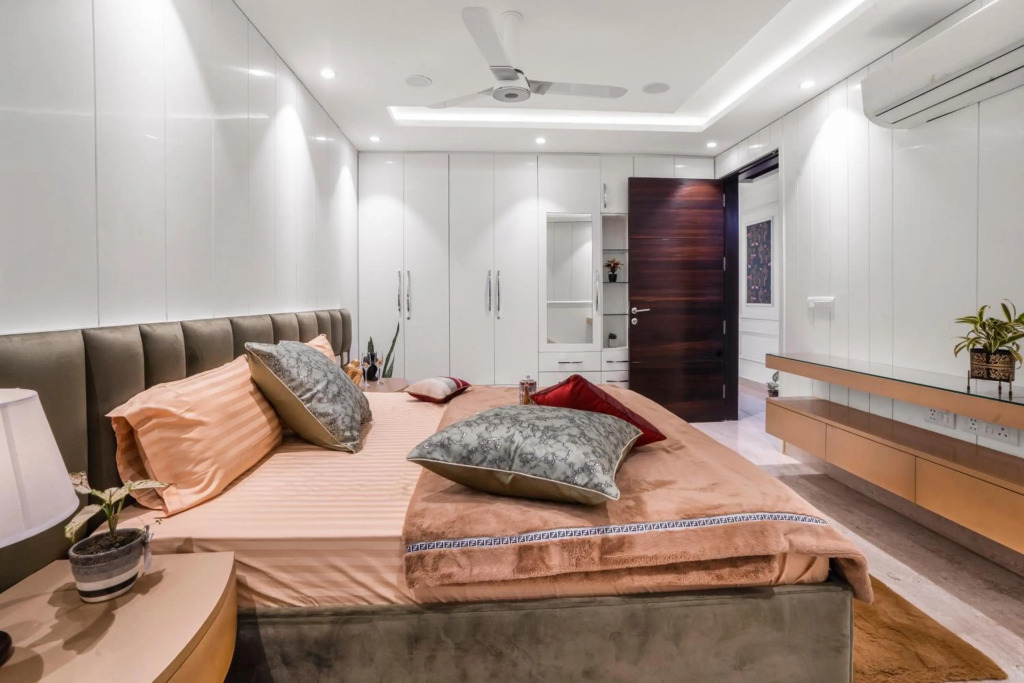 Pentagon - 5 Bedroom Apartment Saket, South Delhi