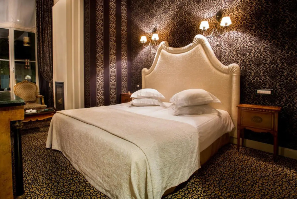 Bordeau Canal Suites